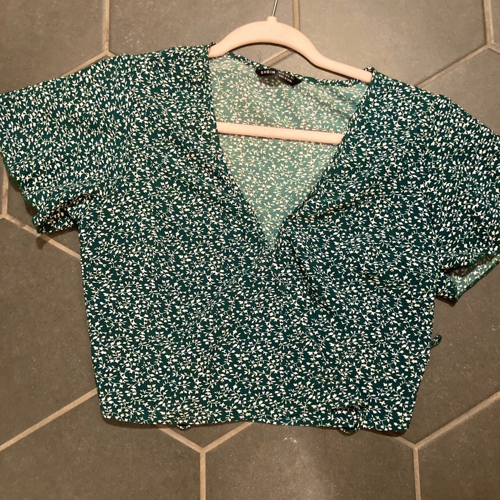 Woman’s floral v-neck tie top